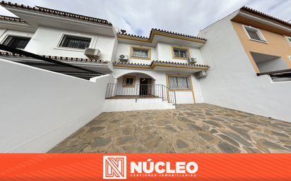 Vista exterior de Casa adosada en venda en Fuengirola amb Aire condicionat i Terrassa