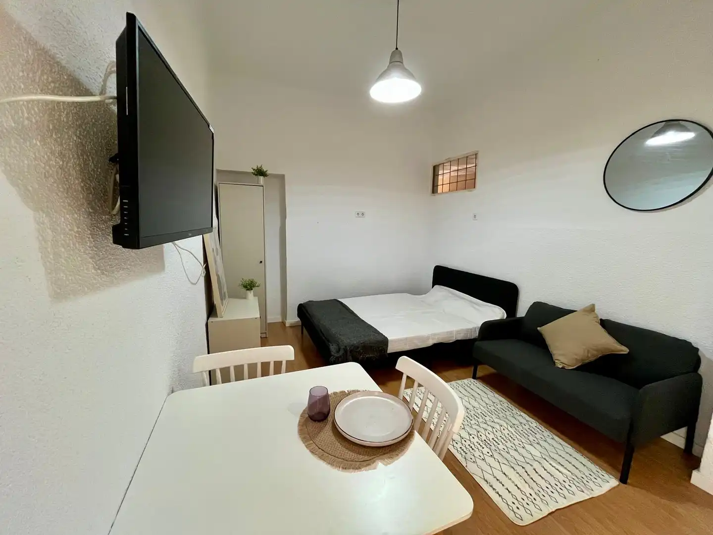 Schlafzimmer von Wohnung zum Verkauf in Madrid mit Heizung, Waschmaschine und Fernseher