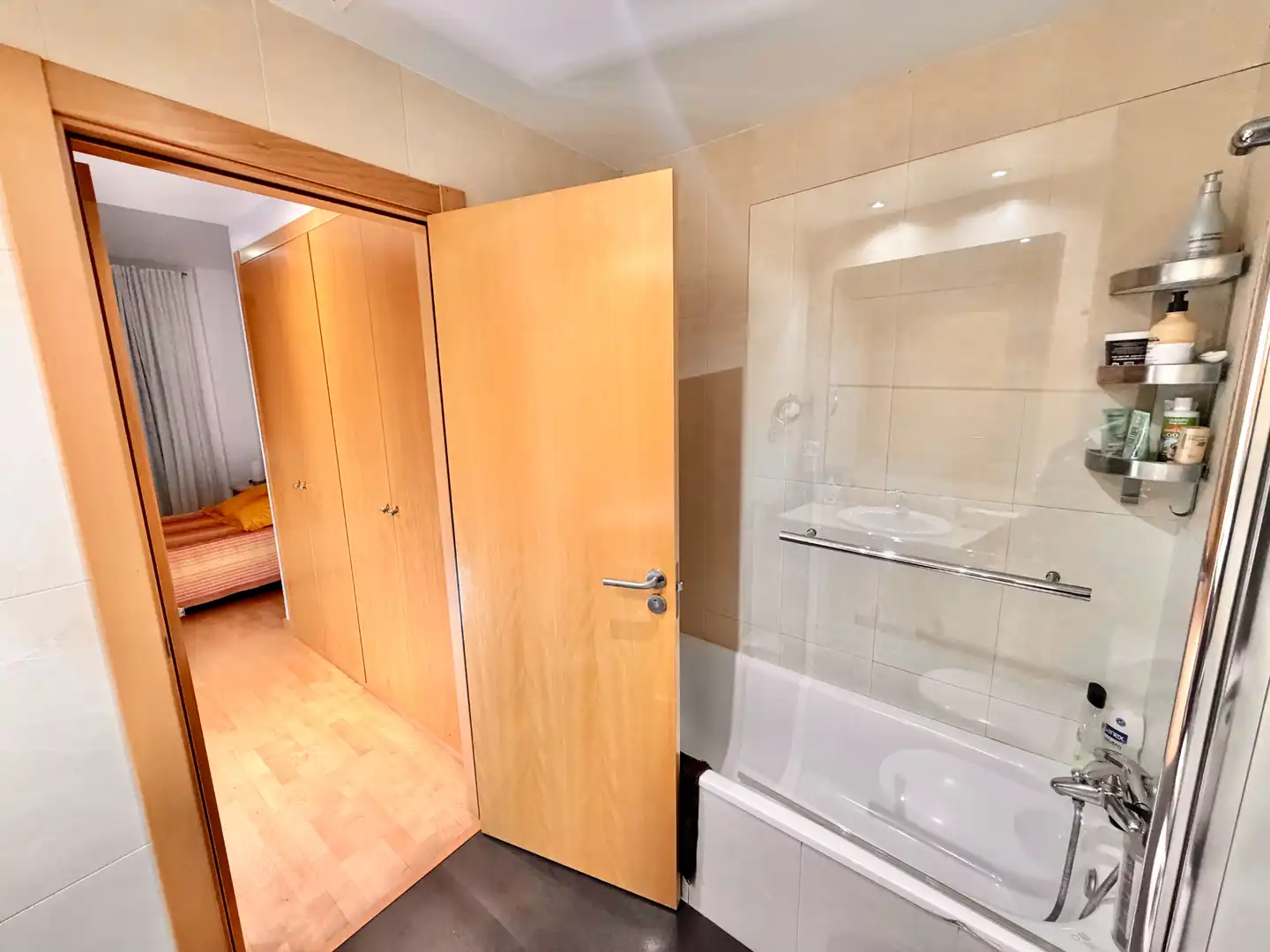 Bathroom of Ground floor for sale in Badalona  with Air Conditioner, Heating and Private garden