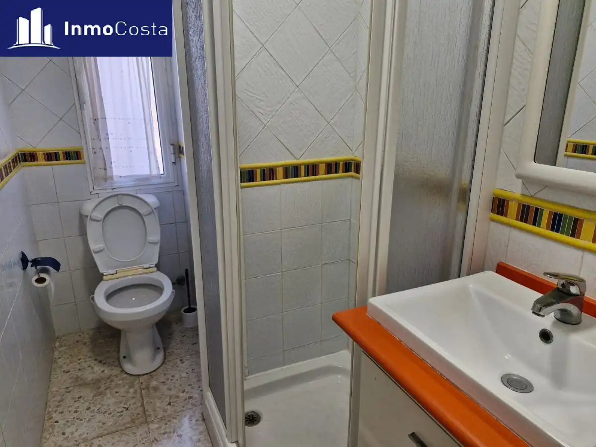 Bany de Pis en venda en La Línea de la Concepción amb Terrassa
