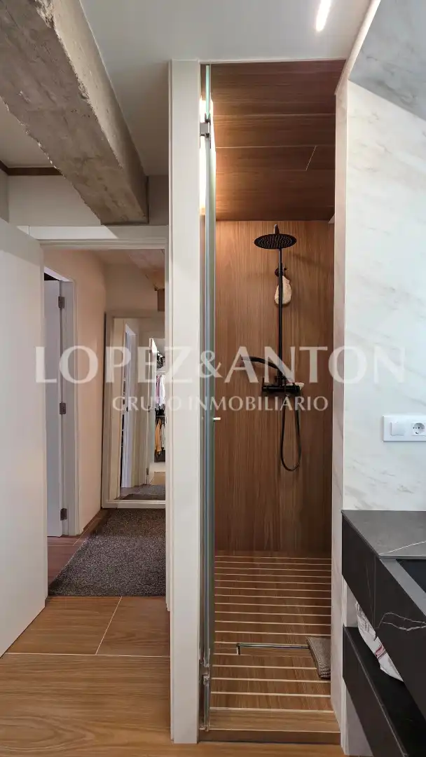 Bathroom of Flat for sale in L'Eliana  with Air Conditioner and Balcony