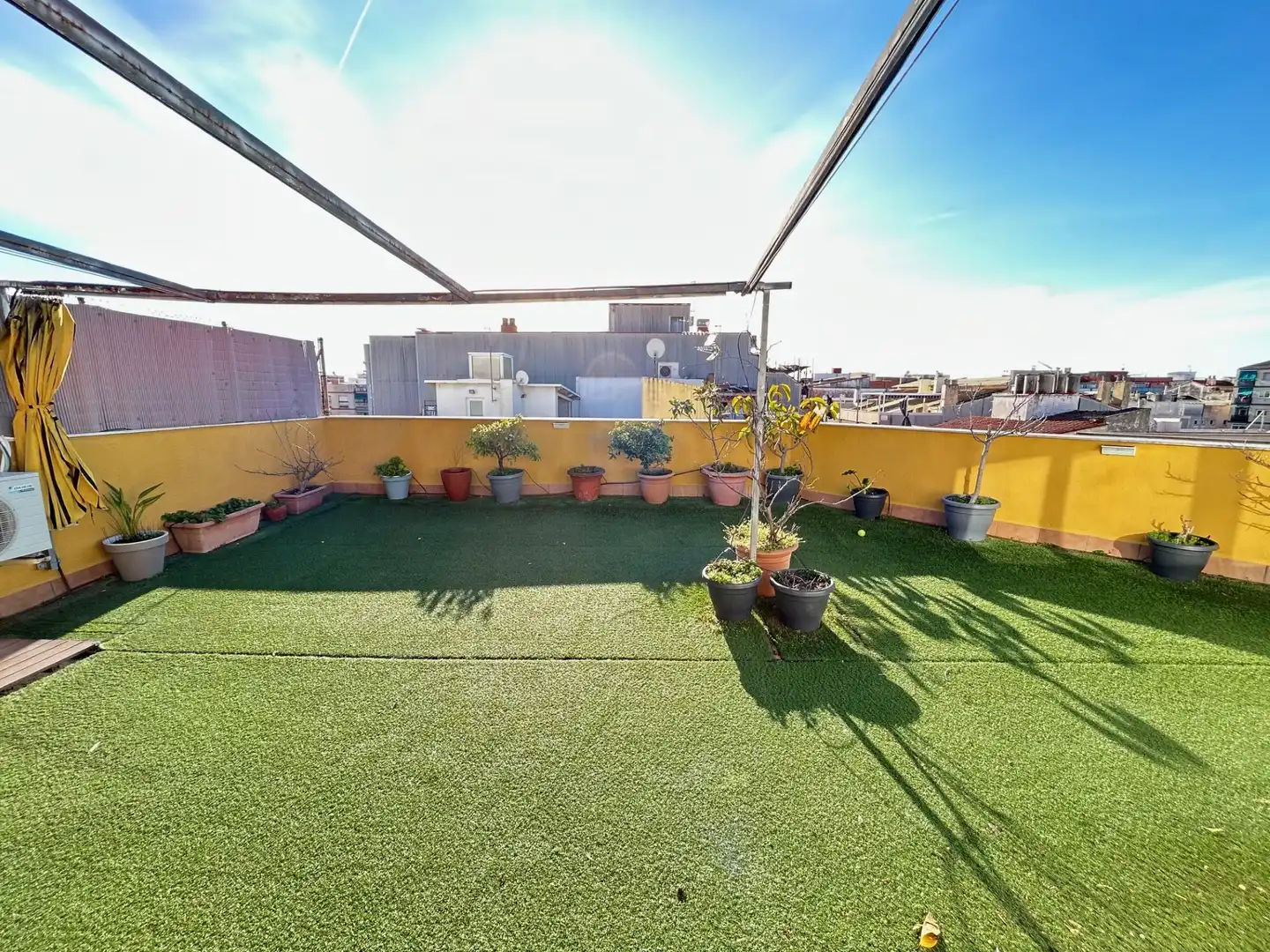 Terrasse von Maisonette zum Verkauf in Sant Boi de Llobregat mit Klimaanlage, Heizung und Parkett
