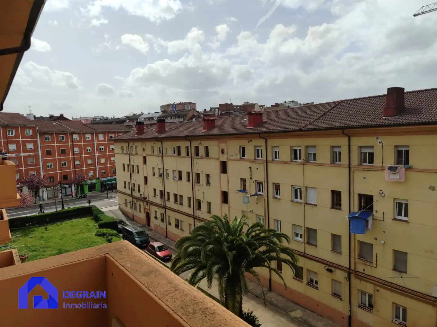 Vista exterior de Piso en venta en Oviedo 