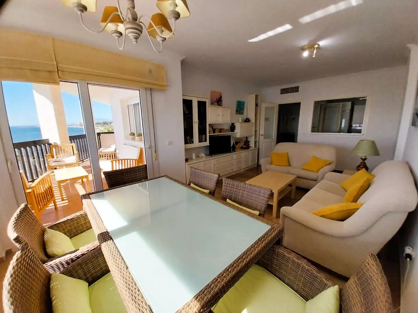 Wohnzimmer von Wohnungen zur Miete in Mijas mit Heizung, Privatgarten und Terrasse