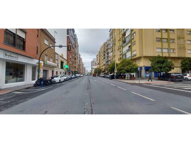 Local comercial en Alquiler en Avenida Alcalde Federico Molina Orta en Isla Chica