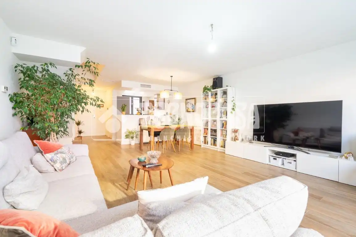 Sala de estar de Casa adosada en venta en Colmenar Viejo con Aire acondicionado, Calefacción y Jardín privado
