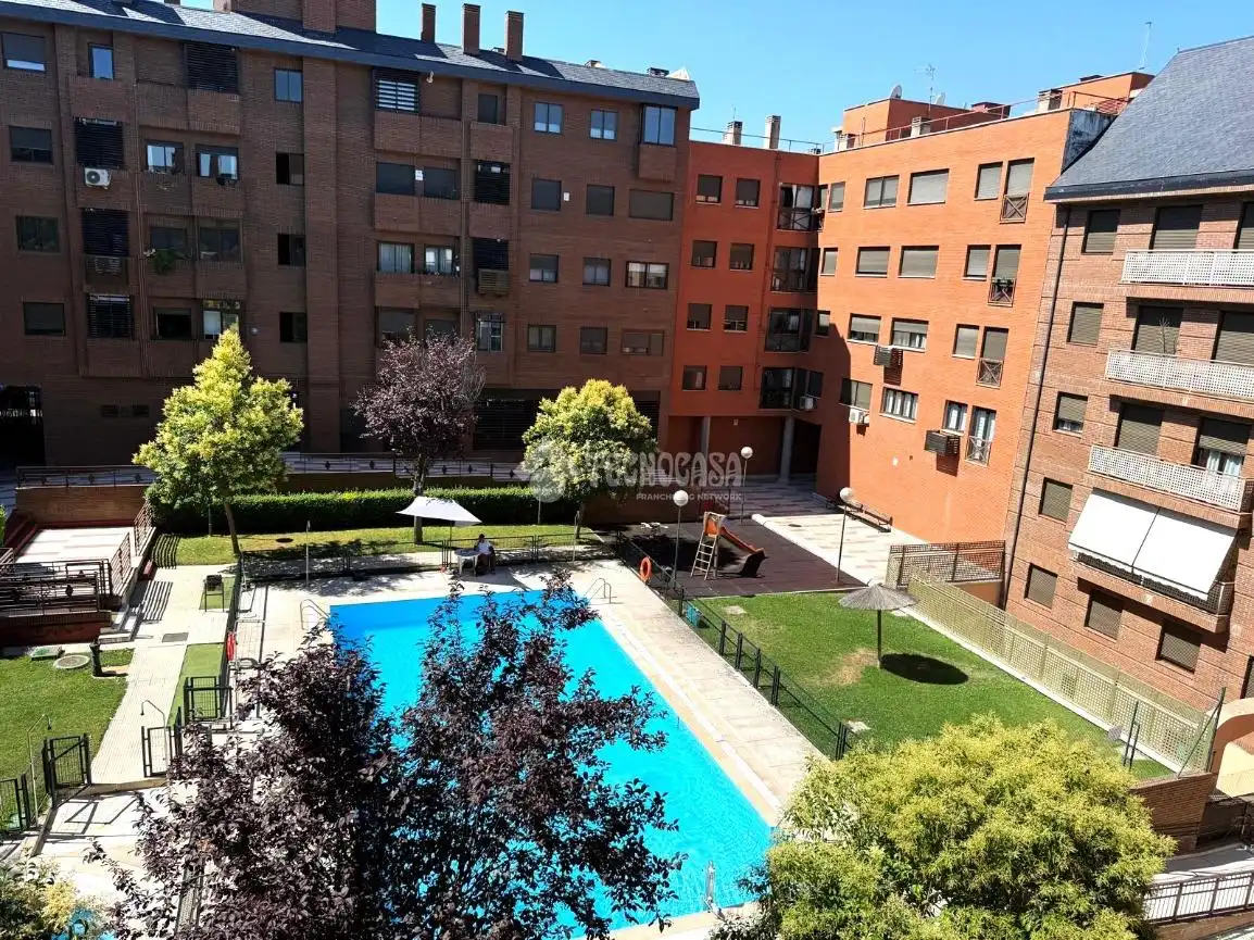 Exterior view of Flat for rent in Madrid  with Parquet flooring, Storage room and Balcony