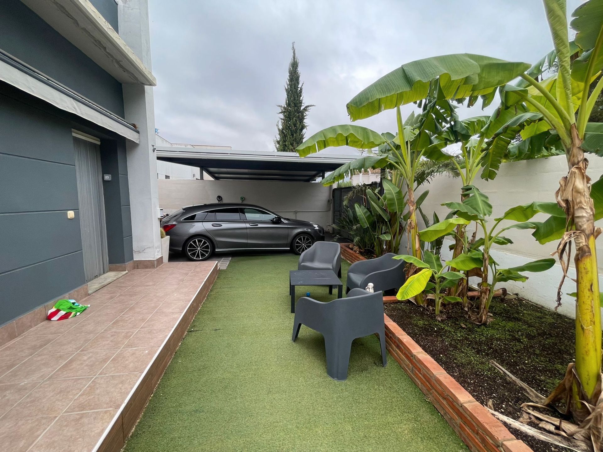 Aparcament de Casa adosada en venda en Montserrat amb Aire condicionat, Calefacció i Jardí privat