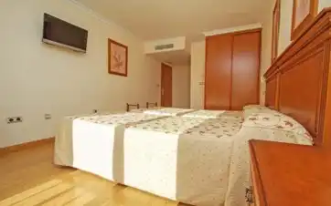 Habitación de Edificio en venta en Sierra Nevada con Alarma