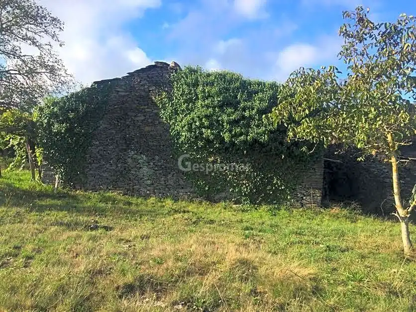 Finca rústica en venta en Ribas de Sil con Jardín privado, Trastero y Amueblado
