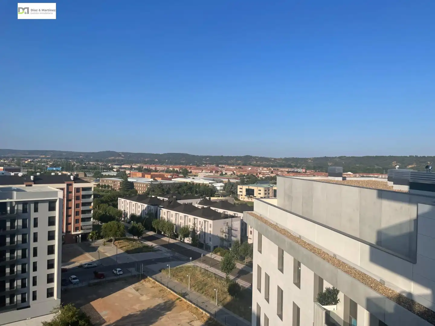 Exterior view of Flat for rent in León Capital   with Heating, Parquet flooring and Terrace
