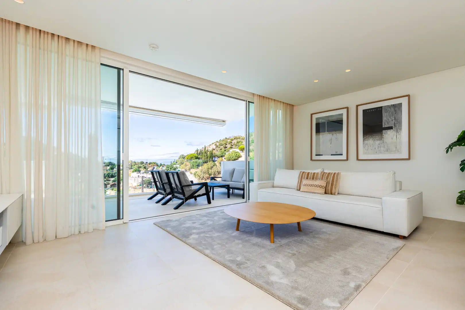 Sala de estar de Planta baja en venta en Ojén con Aire acondicionado, Terraza y Piscina