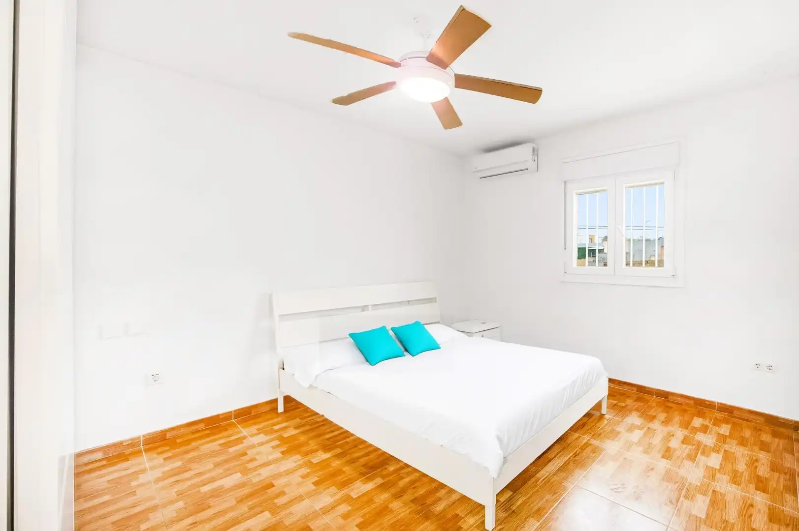 Bedroom of Detached homes for sale in Chiclana de la Frontera  with Air Conditioner and Terrace