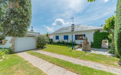 Exterior view of House or chalet for sale in Moralzarzal  with Heating and Private garden
