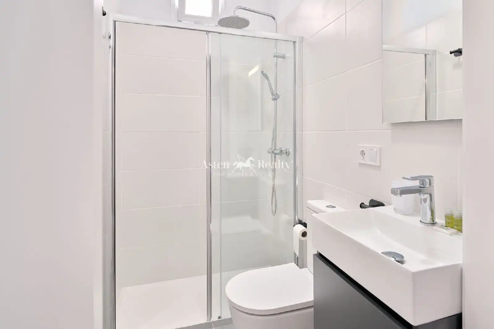 Bathroom of Buildings for sale in Icod de los Vinos