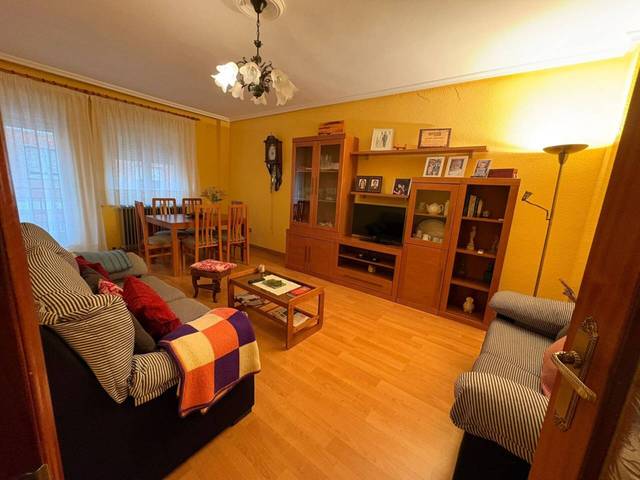 Piso en Venta en Calle REINO DE LEON en Ciudad Rodrigo