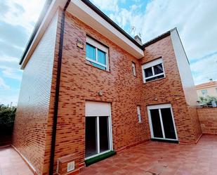 Exterior view of Single-family semi-detached to rent in Mejorada del Campo  with Air Conditioner, Heating and Terrace