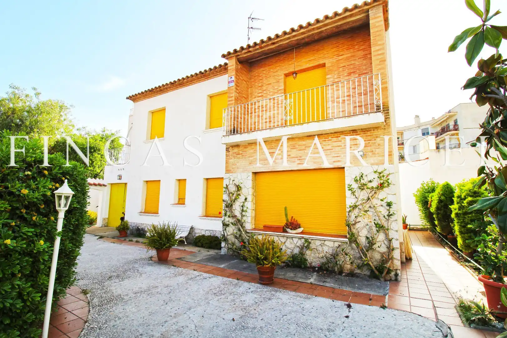 Casa amb jardí en venda a Centre