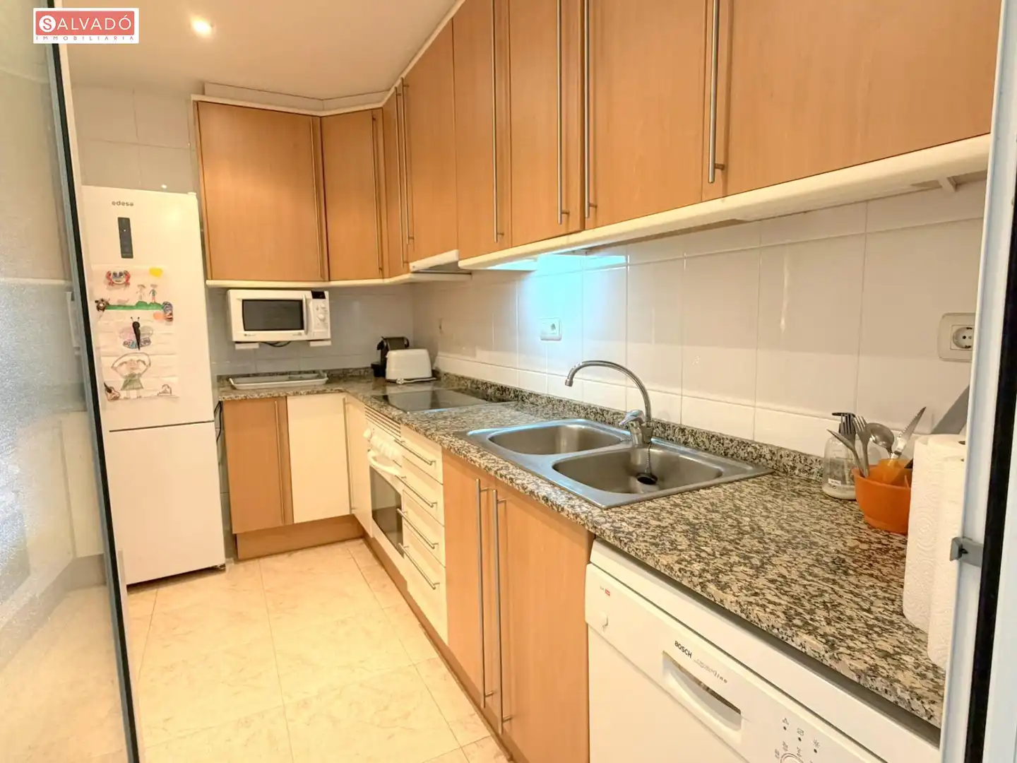 Küche von Wohnung zum Verkauf in Calafell mit Klimaanlage, Privatgarten und Terrasse