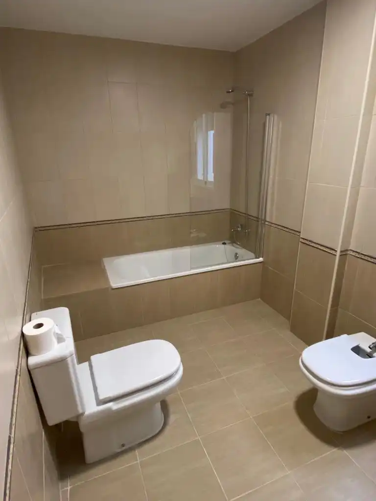 Bany de Apartament de lloguer en Benaguasil amb Traster