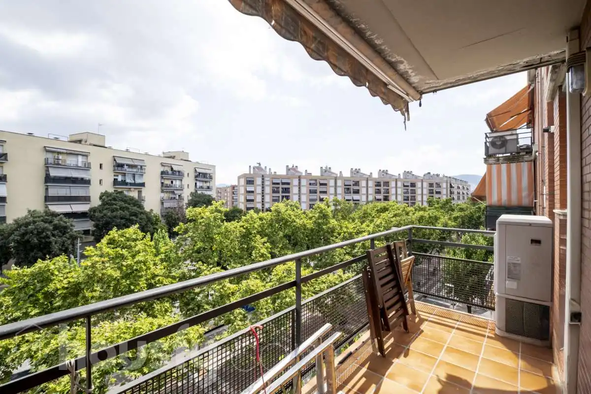 Vista exterior de Piso en venta en Santa Perpètua de Mogoda con Balcón