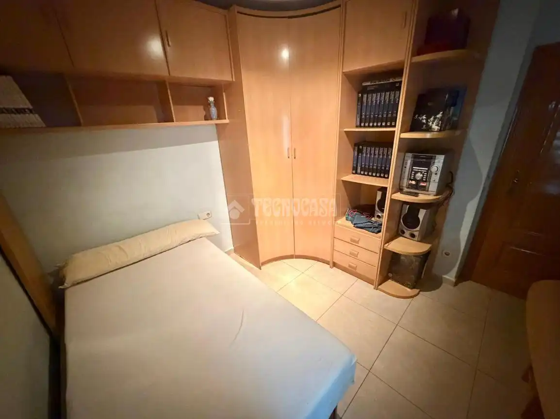 Flat for sale in Av. Reyes Católicos, Reyes Católicos