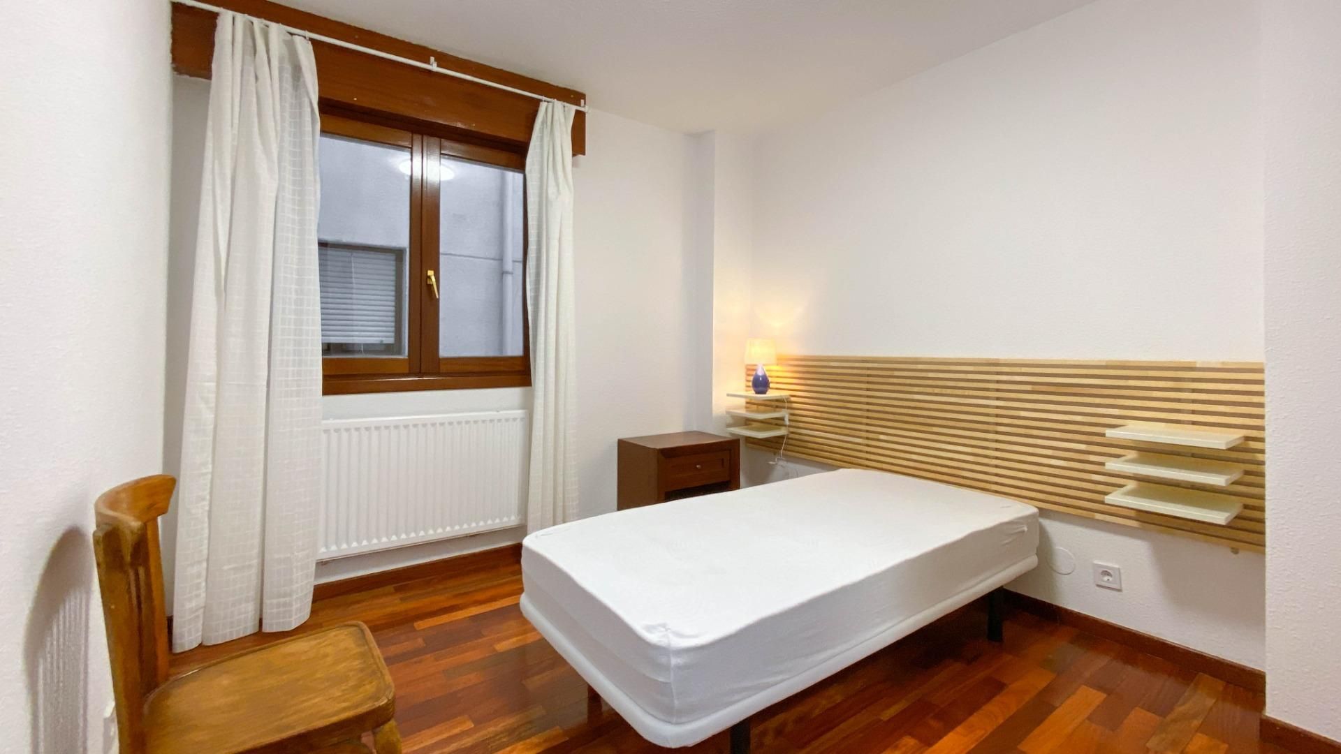 Bedroom of Flat to share in Santander