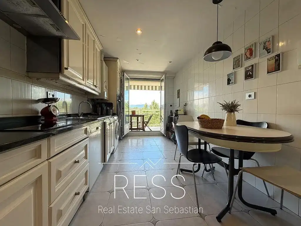 Küche von Wohnung zum Verkauf in Donostia - San Sebastián  mit Heizung, Privatgarten und Terrasse