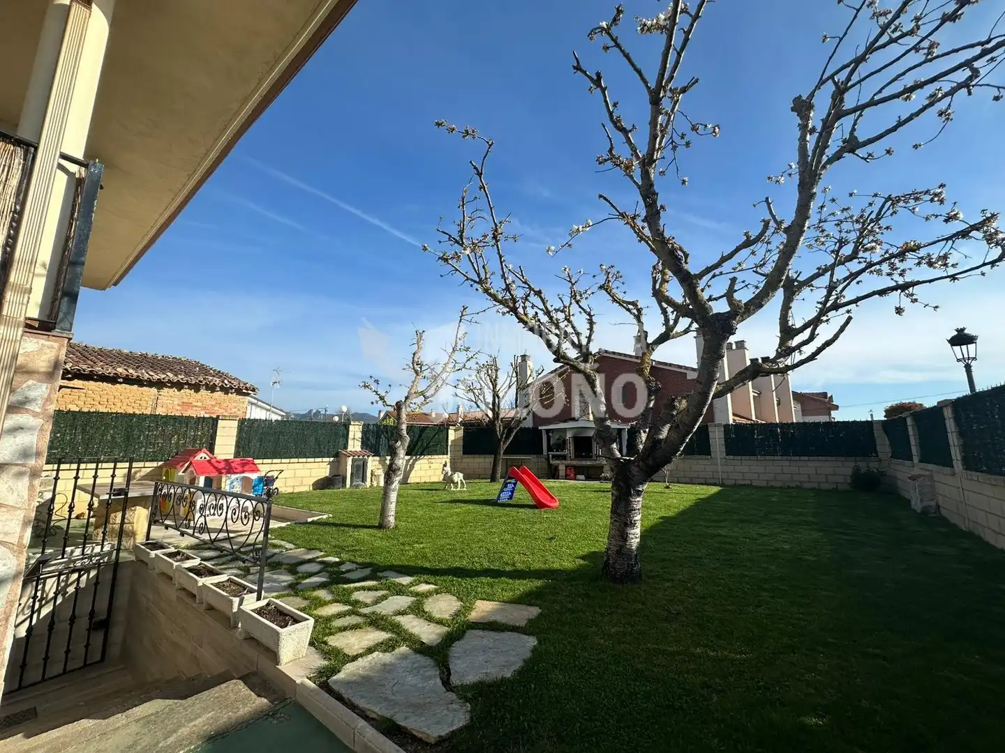 Houses for sale in Anguciana  with Heating, Private garden and Parquet flooring