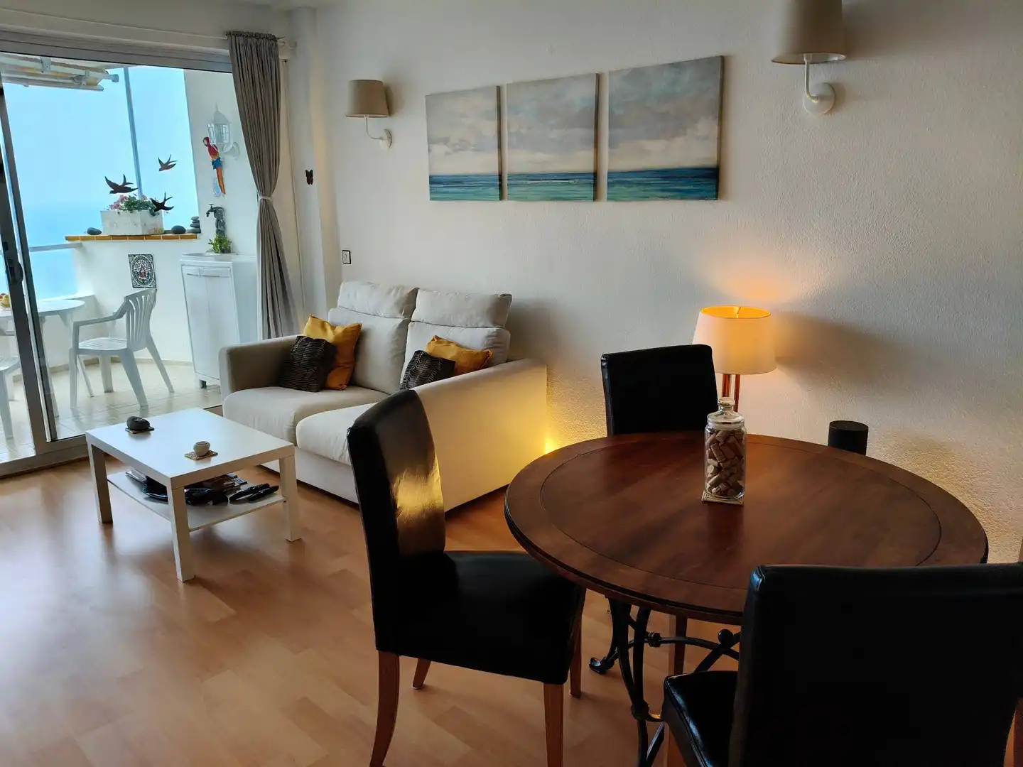 Sala d'estar de Apartament en venda en La Matanza de Acentejo amb Moblat, Balcó i Piscina comunitària