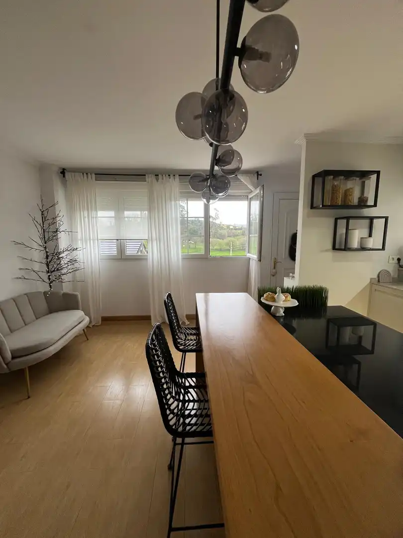 Esszimmer von Einfamilien-Reihenhaus zum Verkauf in Polanco mit Heizung, Privatgarten und Terrasse