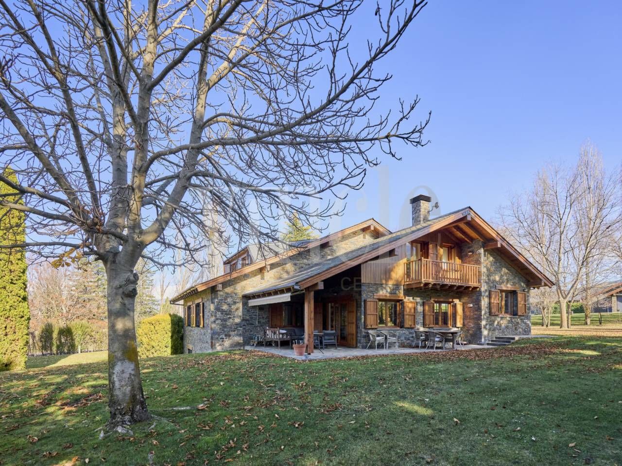 Vista exterior de Casa o xalet en venda en Das amb Calefacció, Jardí privat i Parquet