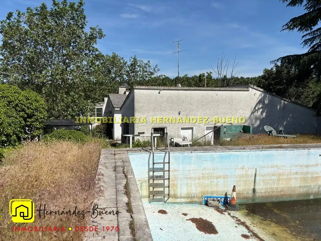 Piscina de Casa o xalet en venda en Alba de Tormes amb Jardí privat i Piscina