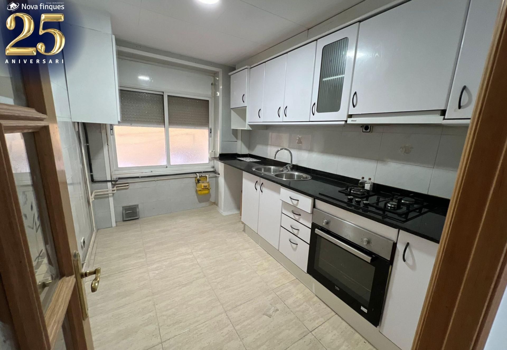 Kitchen of Flat for sale in Sabadell  with Heating, Parquet flooring and Terrace