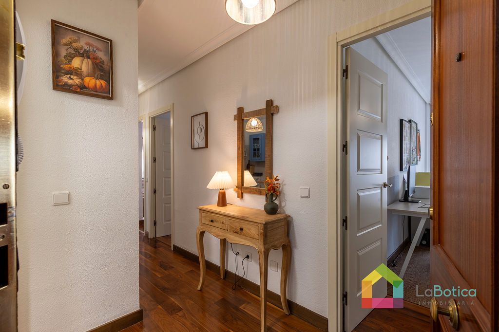 Flat for sale in  Toledo Capital  with Air Conditioner and Heating