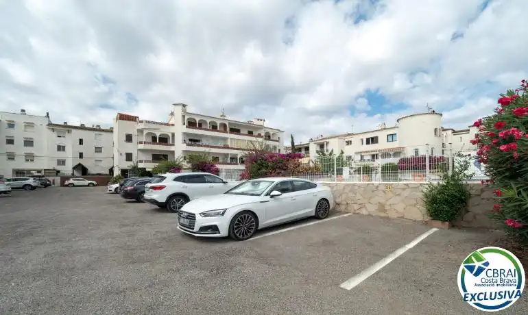 Parkplatz von Erdgeschoss zum Verkauf in Empuriabrava mit Gemeinschaftspool