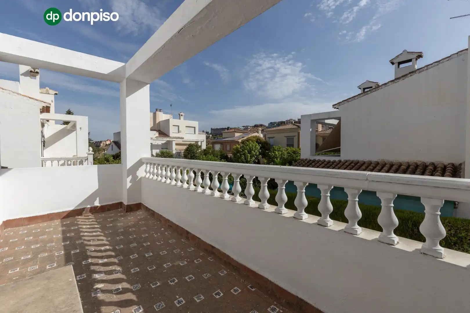 Terrasse von Einfamilien-Reihenhaus zum Verkauf in Granada mit Heizung, Terrasse und Abstellraum
