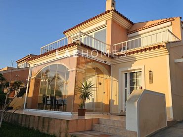 Chalet con piscina en venta en Gran Alacant