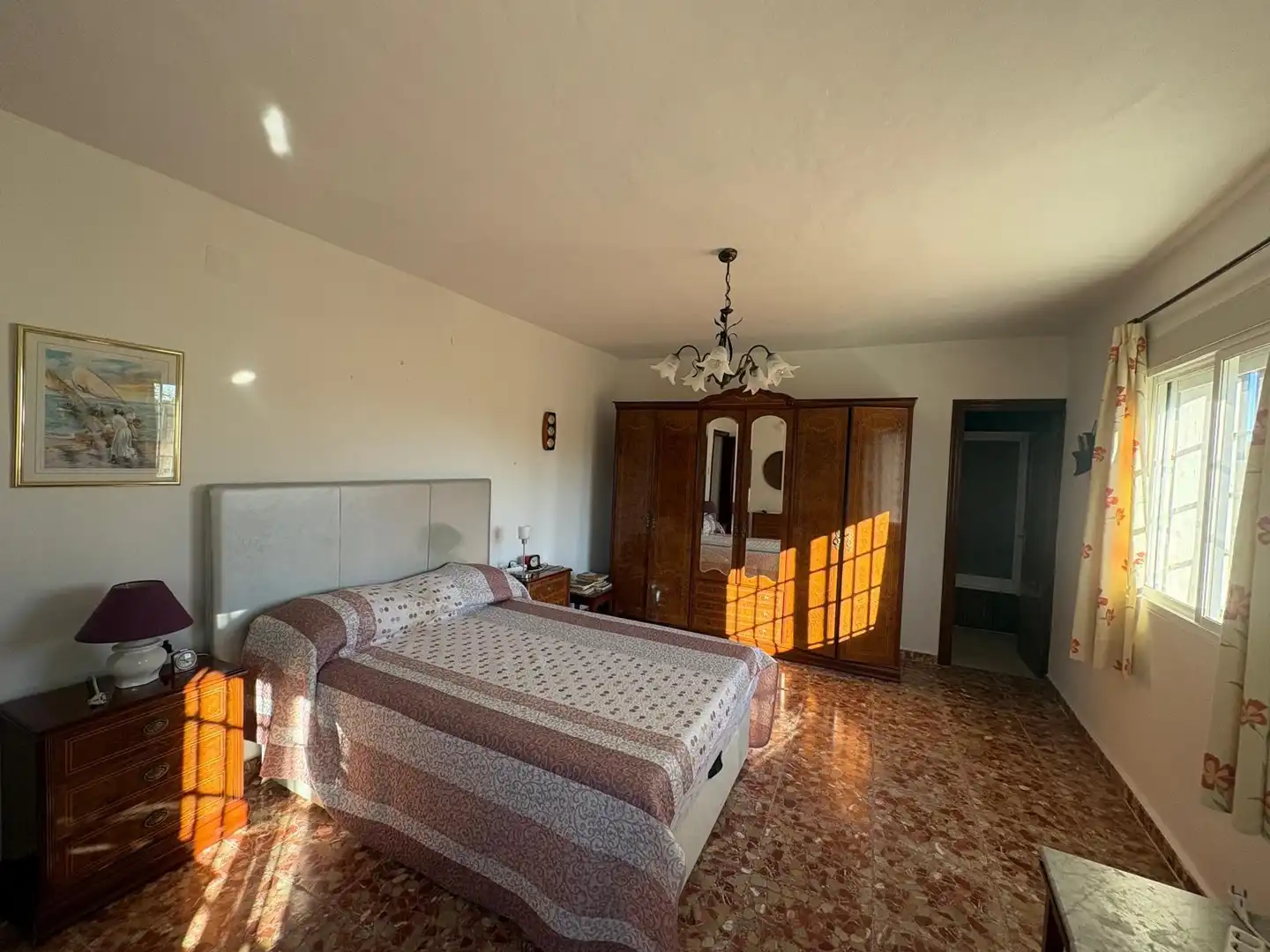Dormitori de Casa o xalet en venda en Chiclana de la Frontera amb Aire condicionat, Jardí privat i Piscina
