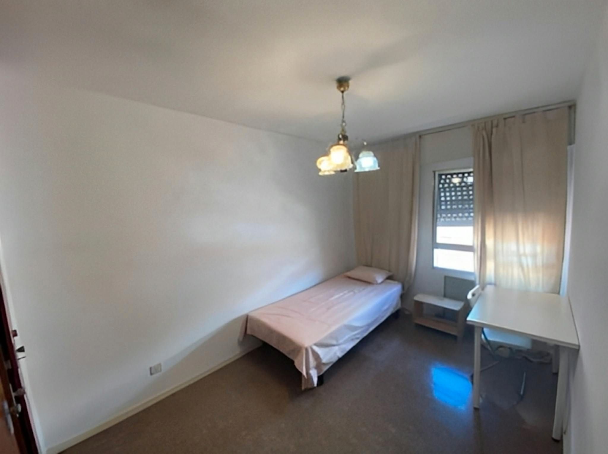 Bedroom of Flat to share in  Madrid Capital  with Heating