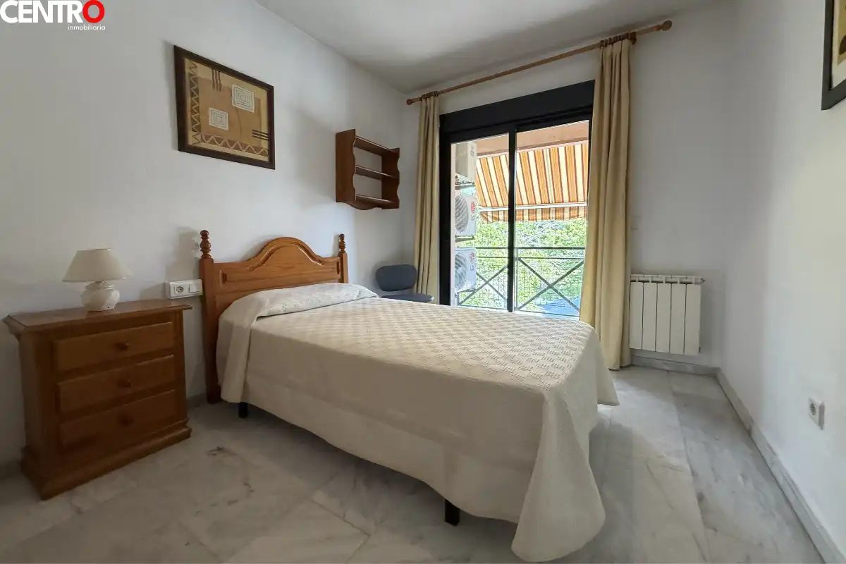 Habitación de Piso en venta en Granada con Aire acondicionado, Calefacción y Jardín privado