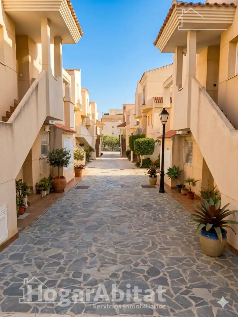 Außenansicht von Dachboden zum Verkauf in Roquetas de Mar mit Klimaanlage, Privatgarten und Terrasse