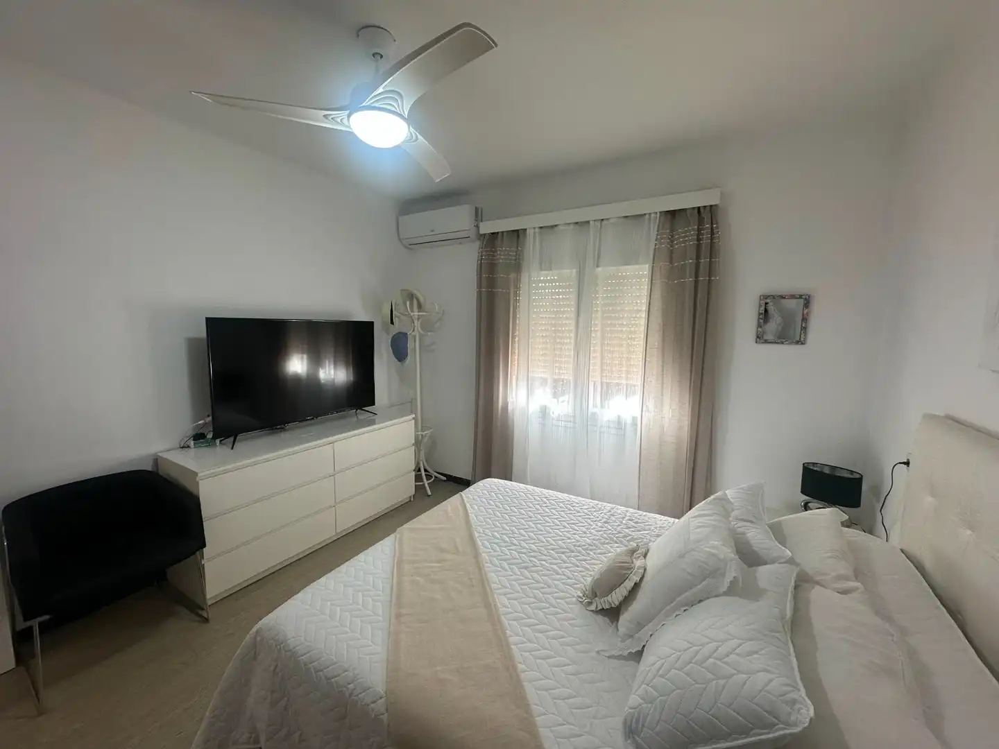 Dormitori de Casa o xalet en venda en Mont-roig del Camp amb Aire condicionat, Jardí privat i Terrassa