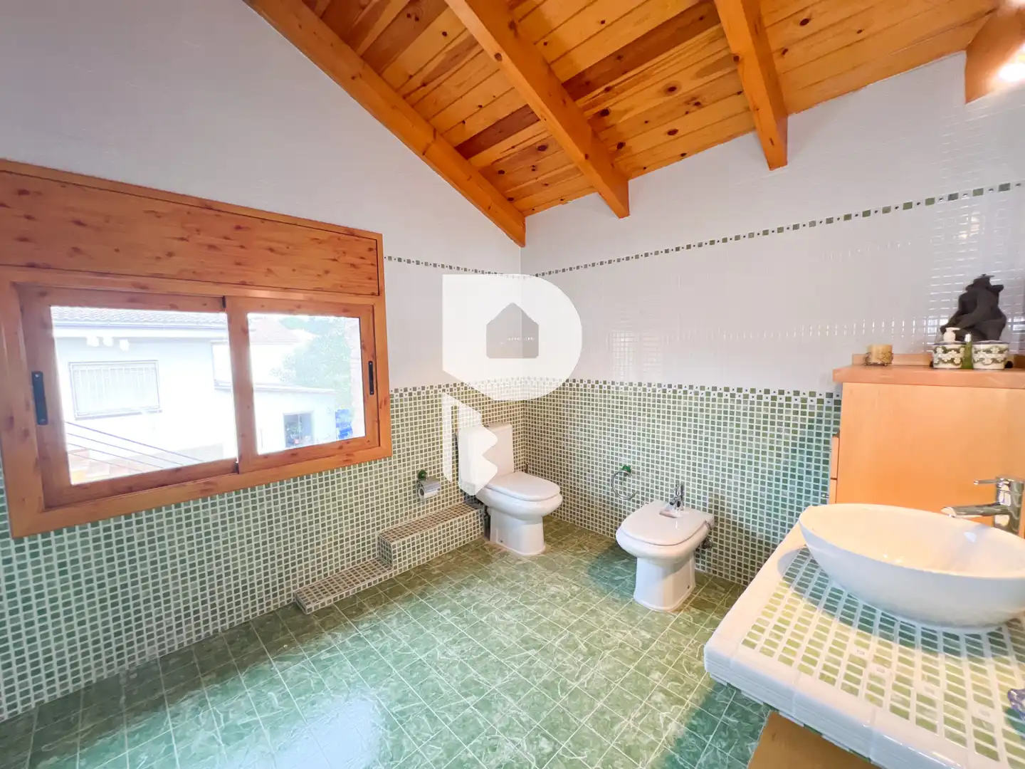 Bany de Casa o xalet en venda en Vallirana amb Aire condicionat, Calefacció i Jardí privat