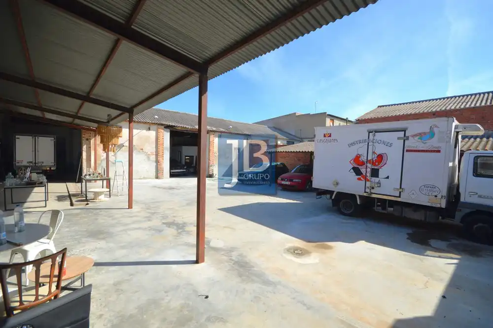Parkplatz von Fabrikhallen zum Verkauf in Rotglà i Corbera
