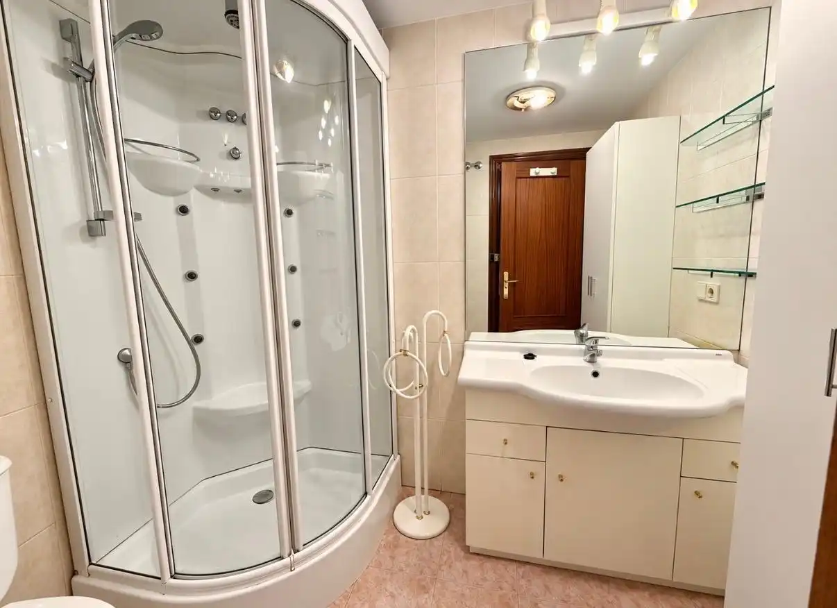 Bathroom of Apartments for sale in  Pamplona / Iruña  with Heating, Parquet flooring and Storage room