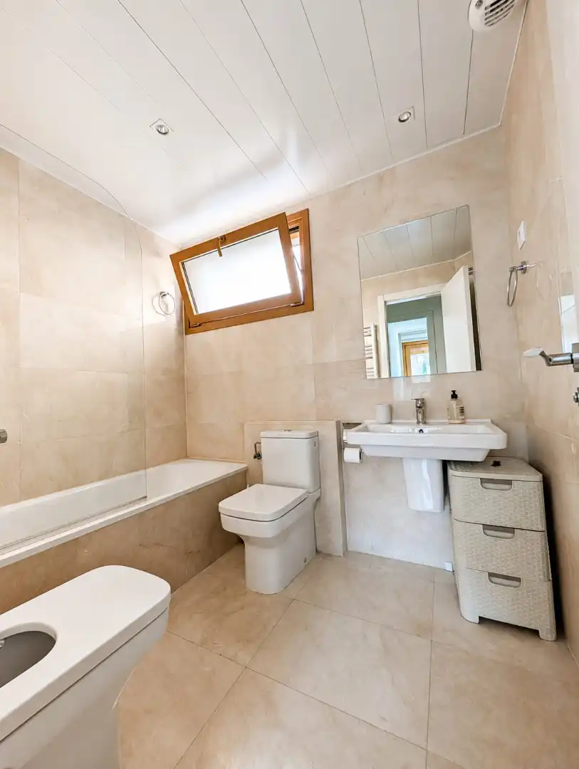 Badezimmer von Wohnung zur Miete in Boadilla del Monte mit Klimaanlage, Heizung und Terrasse