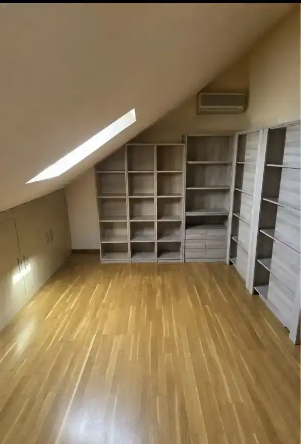 Dormitori de Casa o xalet en venda en Lardero amb Aire condicionat, Piscina i Balcó