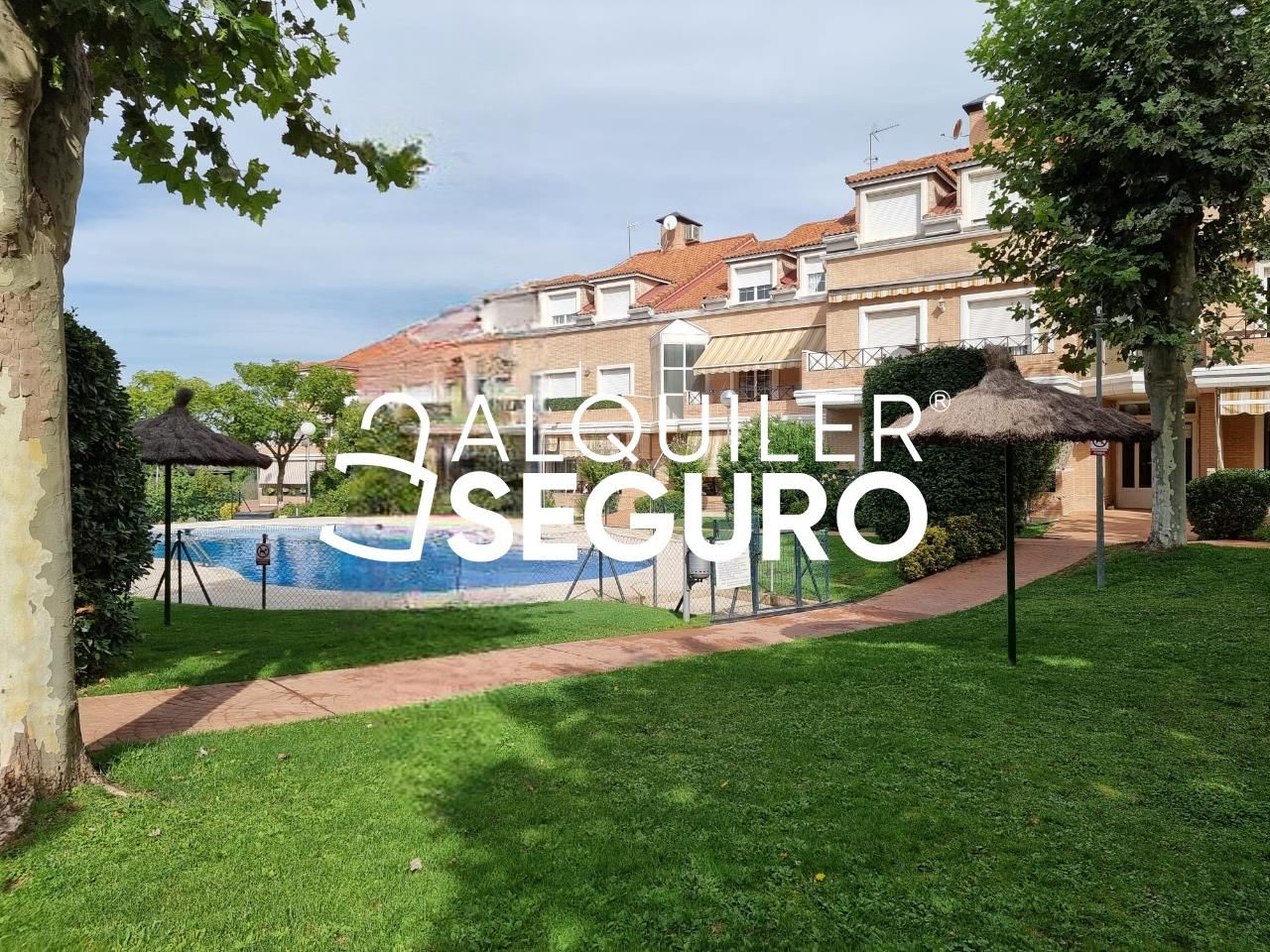 Exterior view of Flat to rent in Villaviciosa de Odón  with Air Conditioner, Terrace and Swimming Pool