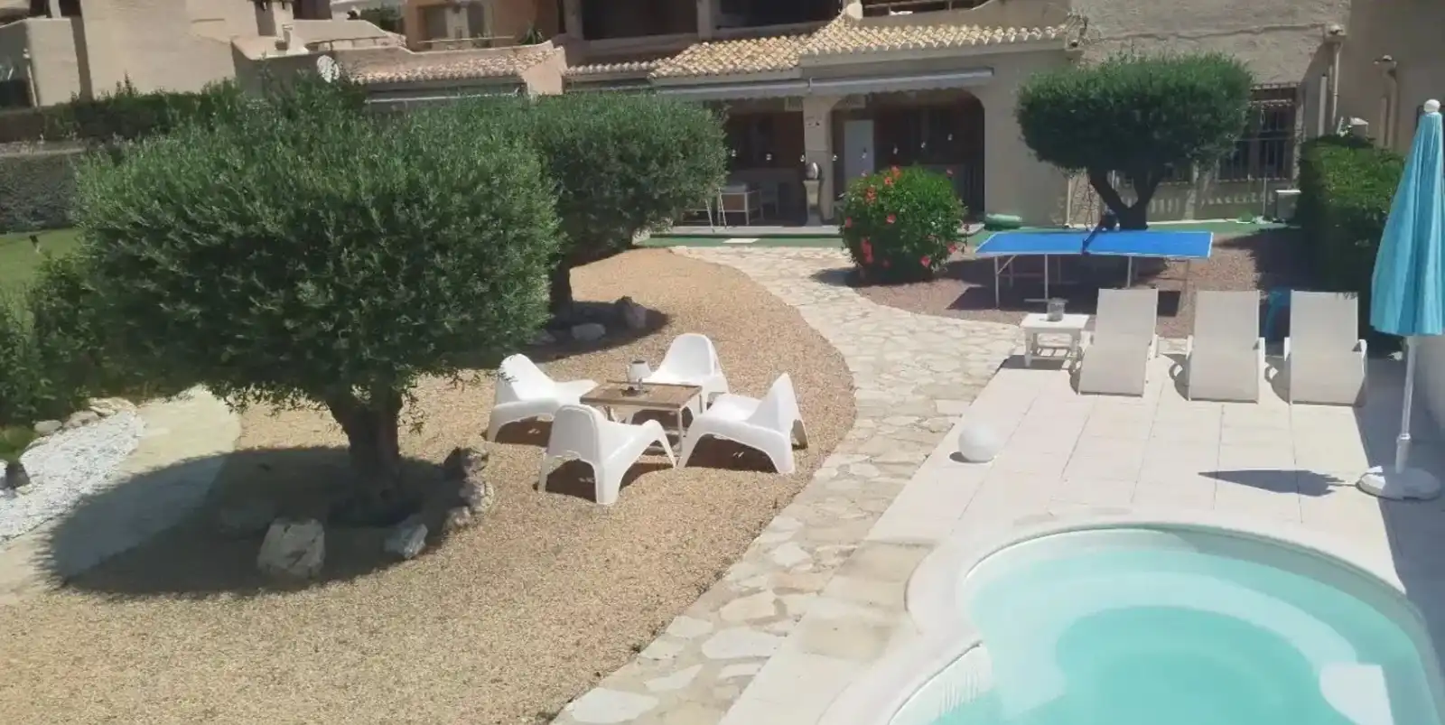 Adosado con piscina en venta en Calle Bélgica, imagen 2